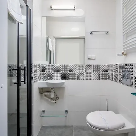 Jess Rondo Charles De Gaulle