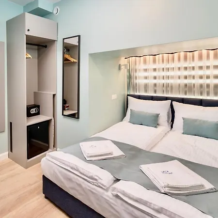 Jess Rondo Charles De Gaulle Hostel Warszawa