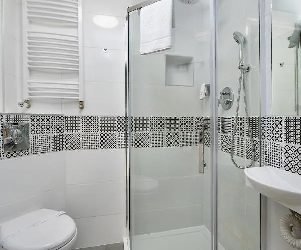 Jess Rondo Charles De Gaulle