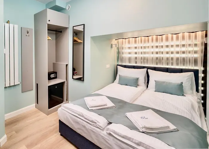 Jess Rondo Charles De Gaulle Albergue Varsóvia