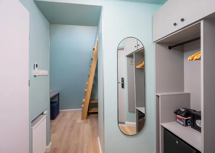 Jess Rondo Charles De Gaulle Albergue